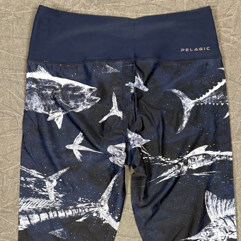 Pelagic Leggings Womens Small Maui Leggings Gyotaku Fade RWB Fish NEW - Picture 5 of 11